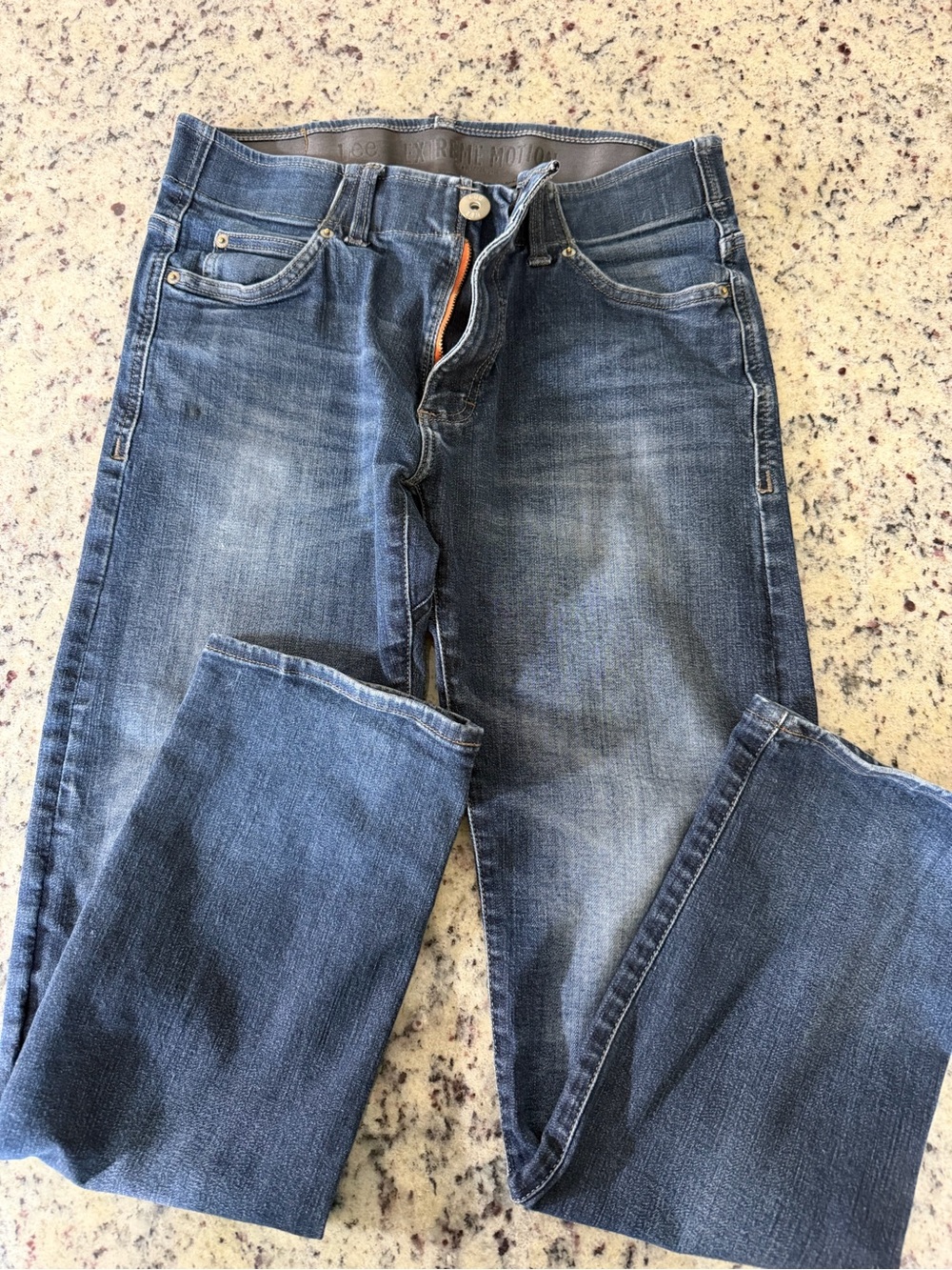 Lee Slim Men’s Jeans in Medium Blue Wash
